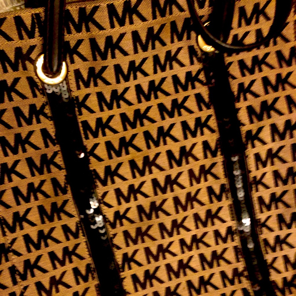 Hand bag